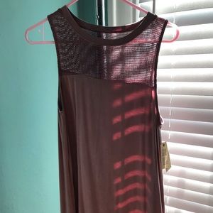 Set of 4 sleeveless shirts